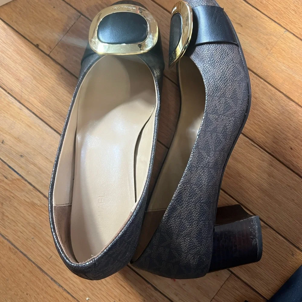 Women's Michael Kors Pauline Black Gold Buckle Pumps Size 10 M